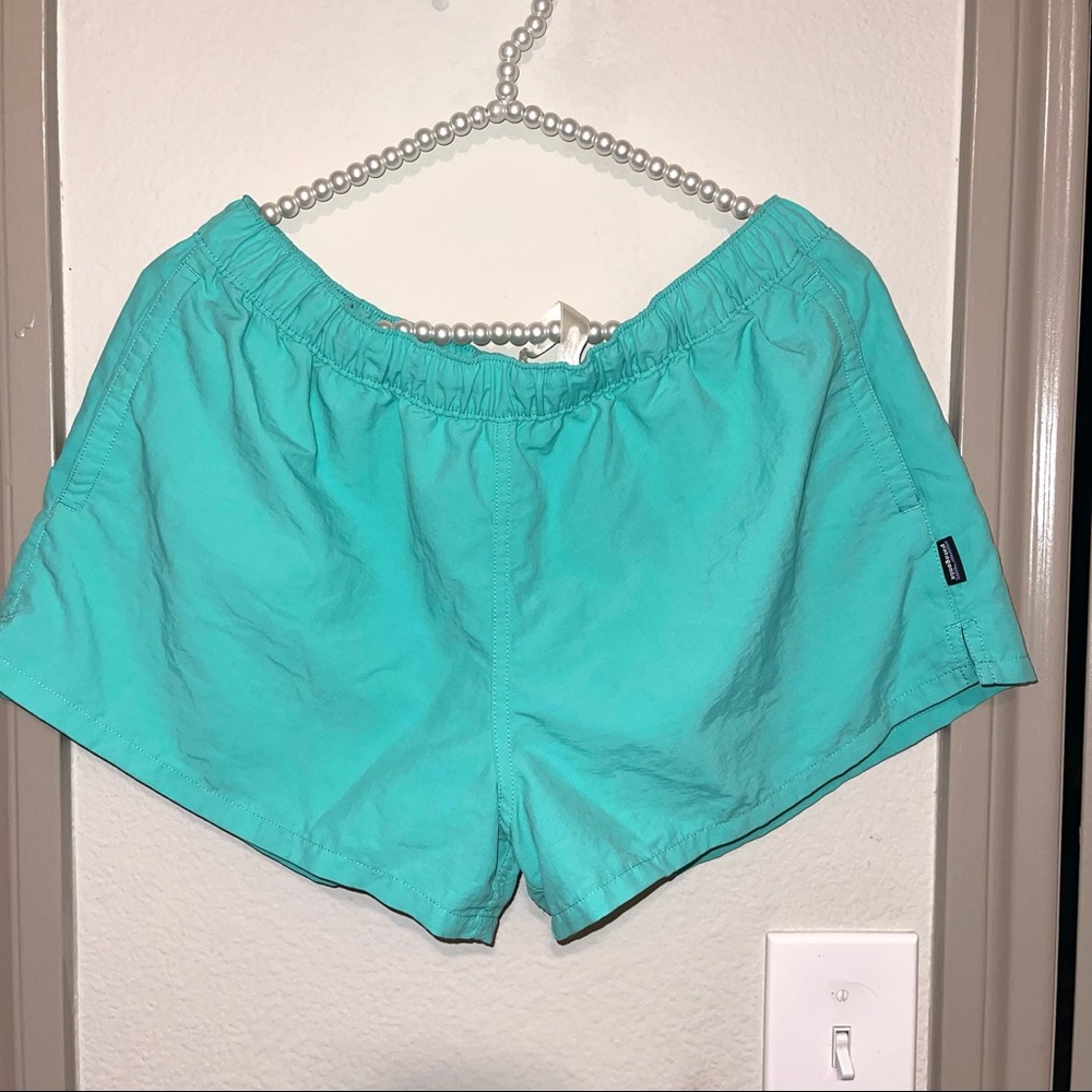 Patagonia womens baggie style shorts (2.5 inch inseam) - Picture 2 of 5